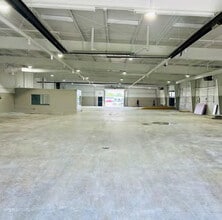 32000 Ford Rd, Garden City, MI à louer Photo intérieure– Image 1 sur 2