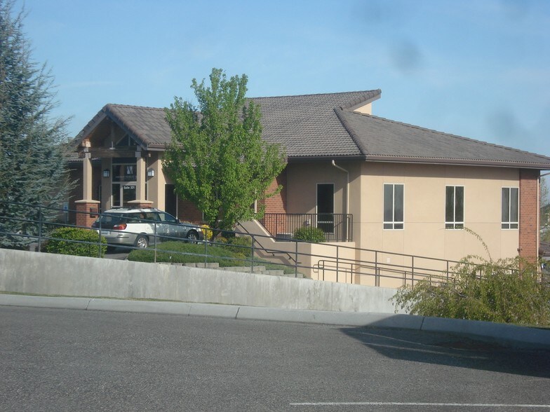 7139 W Hood Pl, Kennewick, WA à louer - Photo de l’immeuble – Image 2 sur 13