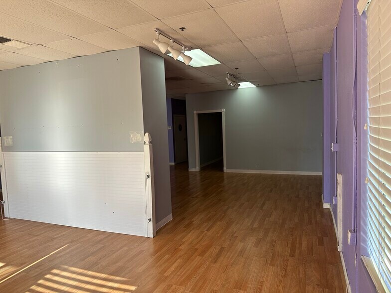 241-249 W Pacheco Blvd, Los Banos, CA à louer - Photo de l’immeuble – Image 2 sur 10