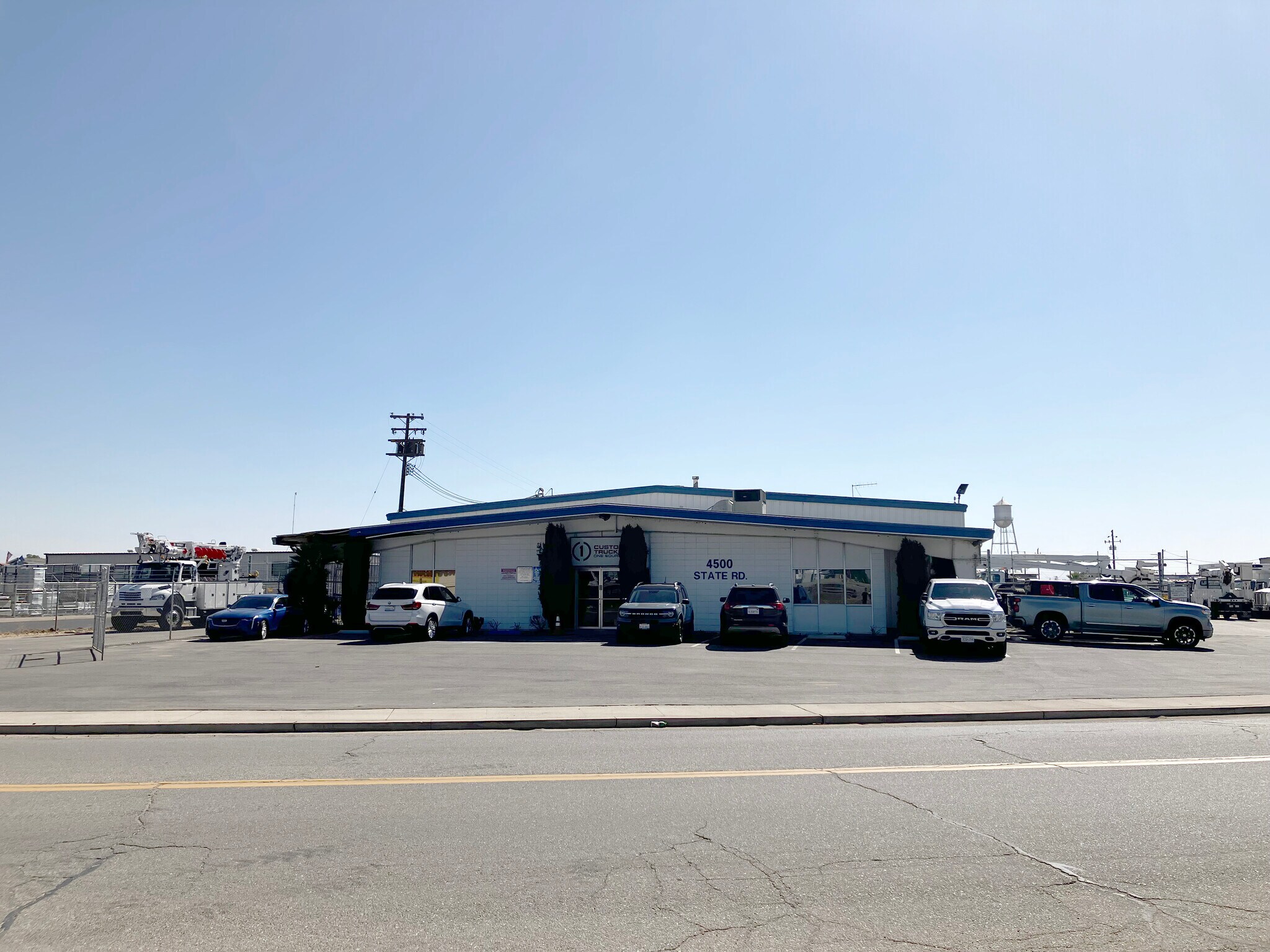 4500 State Rd, Bakersfield, CA à louer Photo principale– Image 1 sur 15