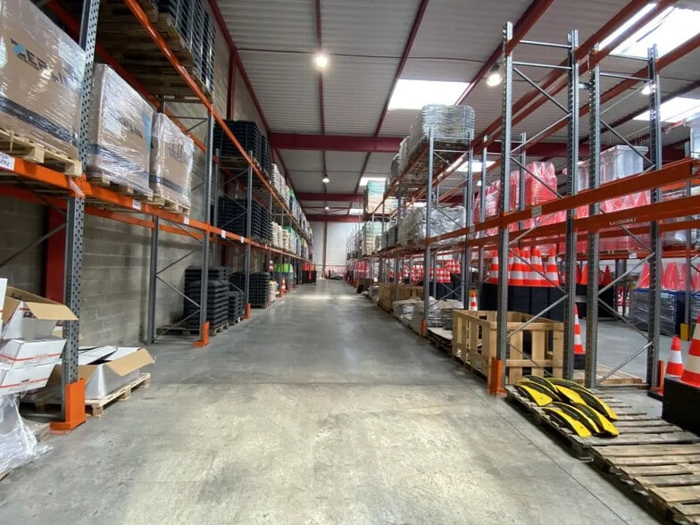 Local d’activités dans Combs-la-Ville à louer - Photo intérieure – Image 2 sur 5