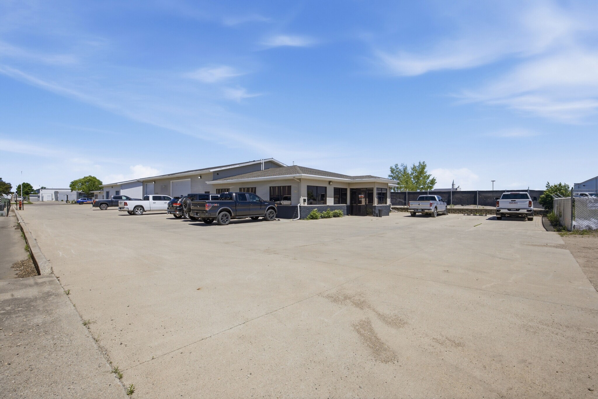 2942 S Fiechtnet Dr, Fargo, ND à vendre Photo de l’immeuble– Image 1 sur 17