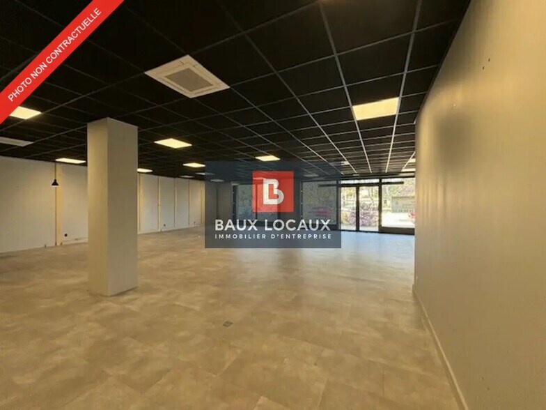 Local commercial dans Villeneuve-lès-Avignon à louer - Photo de l’immeuble – Image 3 sur 3