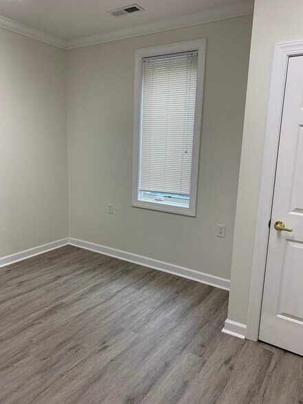 8524 Six Forks Rd, Raleigh, NC à louer - Photo de l’immeuble – Image 3 sur 9