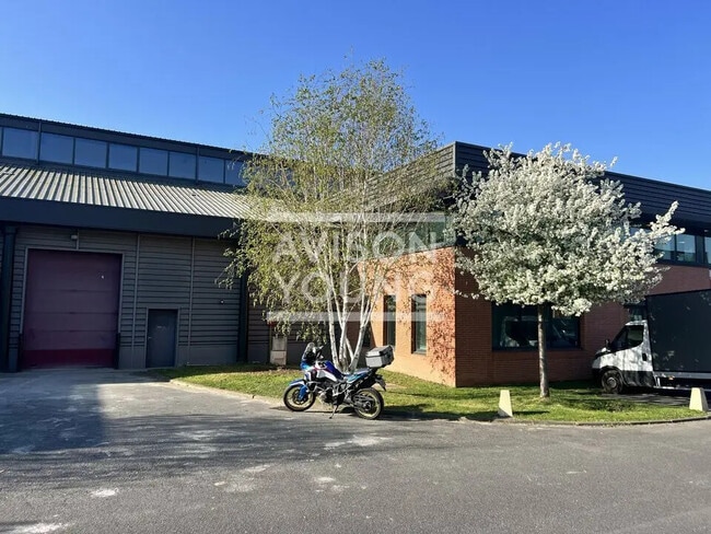 Plus de détails pour Local d'activités à louer