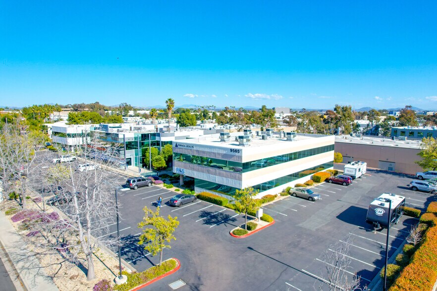 9565 Waples St, San Diego, CA à louer - Photo de l’immeuble – Image 2 sur 9