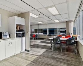 90 Sheppard Ave E, Toronto, ON à louer Photo intérieure– Image 2 sur 6