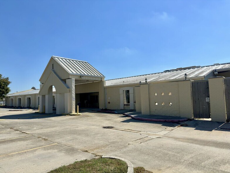 5301 Tullis Dr, New Orleans, LA à vendre - Photo de l’immeuble – Image 2 sur 10