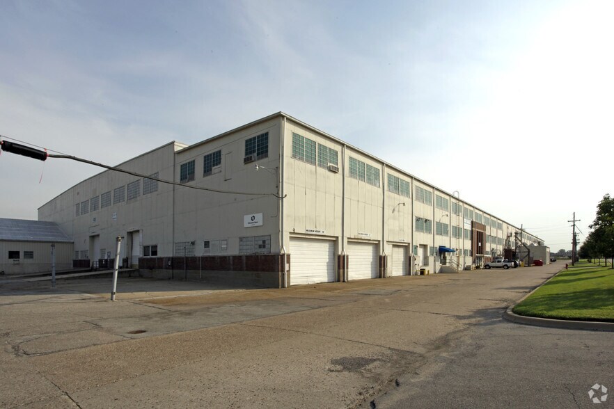 541 Industry Rd, Louisville, KY à louer - Photo principale – Image 1 sur 11