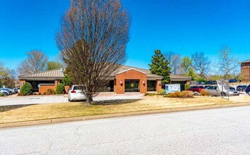 5330 Willow Creek Dr, Springdale, AR à louer Photo de l’immeuble– Image 1 sur 3