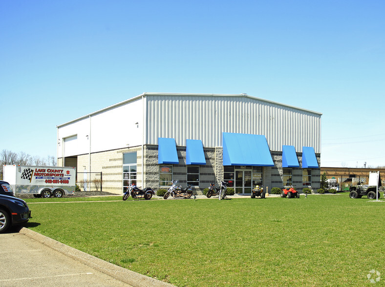8647 Tyler Blvd, Mentor, OH à louer - Photo de l’immeuble – Image 2 sur 9