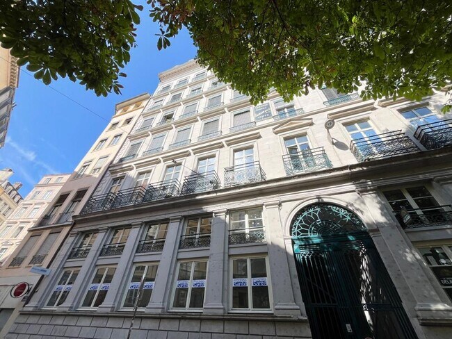 Plus de détails pour 11 Place Croix-Paquet, Lyon - Bureau à louer