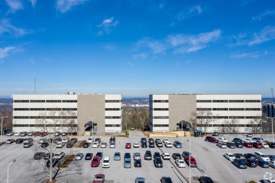 236 Goodwin Crest Dr, Birmingham, AL à vendre - Photo de l’immeuble – Image 3 sur 4