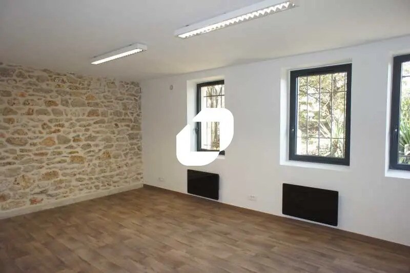 Bureau dans Ivry-sur-Seine à louer - Photo de l’immeuble – Image 3 sur 11