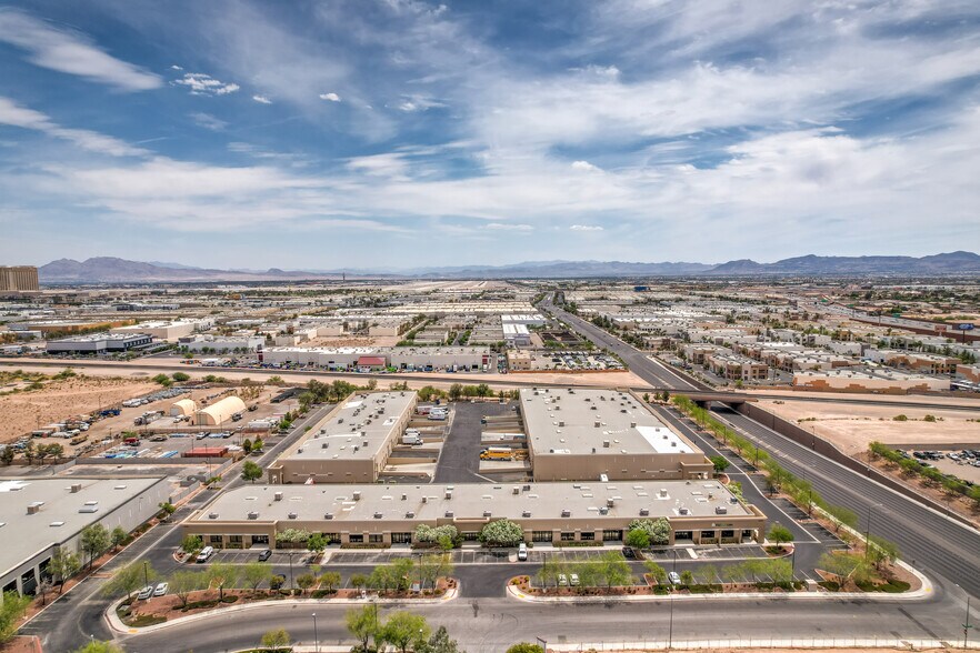 6420 Cameron St, Las Vegas, NV à louer - Photo de l’immeuble – Image 2 sur 9