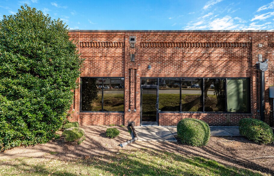 4210 N Roxboro Rd, Durham, NC à louer - Photo de l’immeuble – Image 2 sur 25