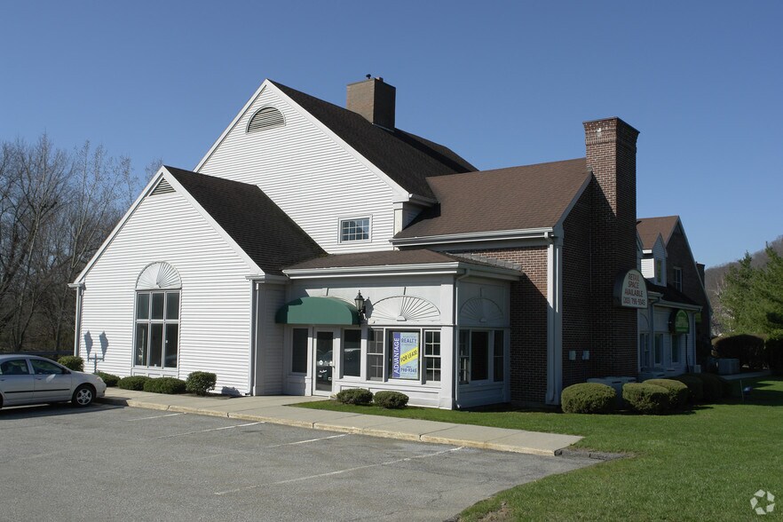 67 Federal Rd, Brookfield, CT à louer - Photo de l’immeuble – Image 2 sur 2