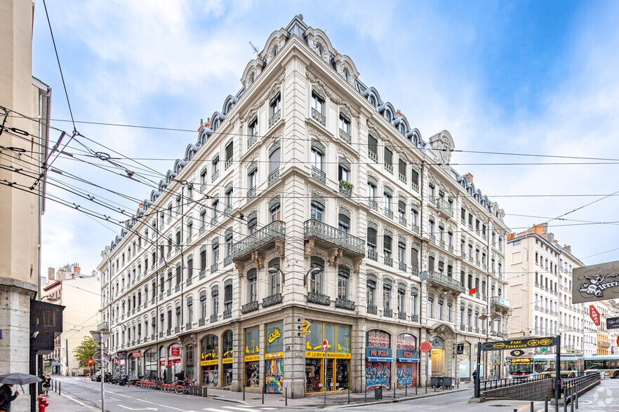 Immeuble residentiel dans Lyon à vendre - Photo principale – Image 1 sur 2