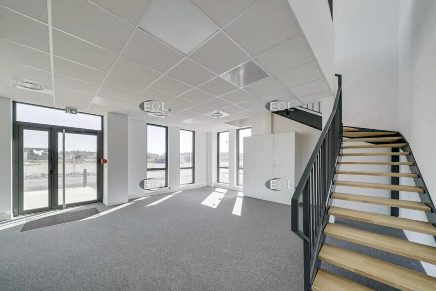 Industriel/Logistique dans Saint-Priest à louer - Photo de l’immeuble – Image 2 sur 5