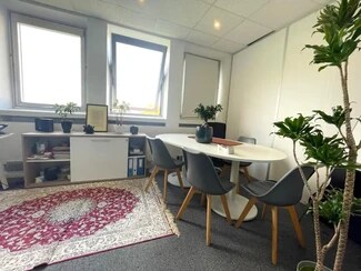 Plus de détails pour Avenue De L'Amiral Lemonnier, Marly-le-Roi - Bureau à louer