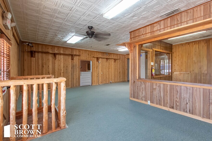 108 W Hughes St, Collinsville, TX à louer - Photo de l’immeuble – Image 2 sur 13