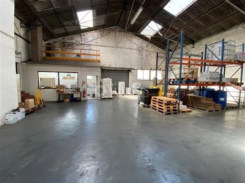 Local d'activités dans Brie-Comte-Robert à vendre - Photo intérieure – Image 2 sur 6