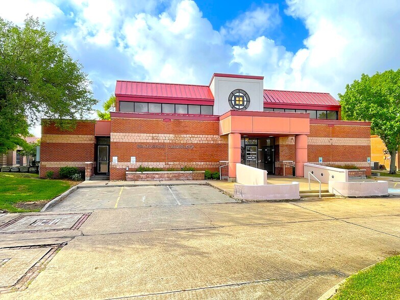 215 Oak Dr S, Lake Jackson, TX à louer - Photo principale – Image 1 sur 31