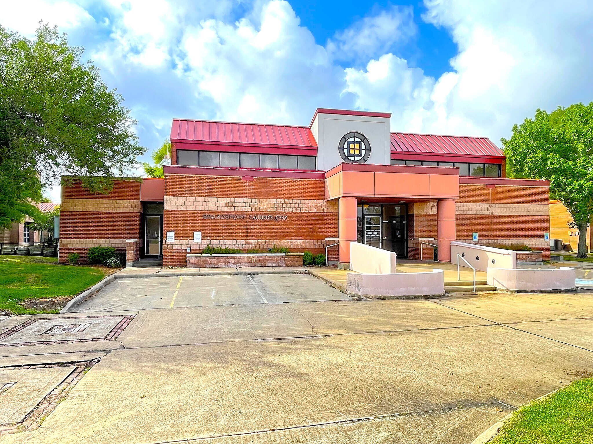 215 Oak Dr S, Lake Jackson, TX à louer Photo principale– Image 1 sur 32