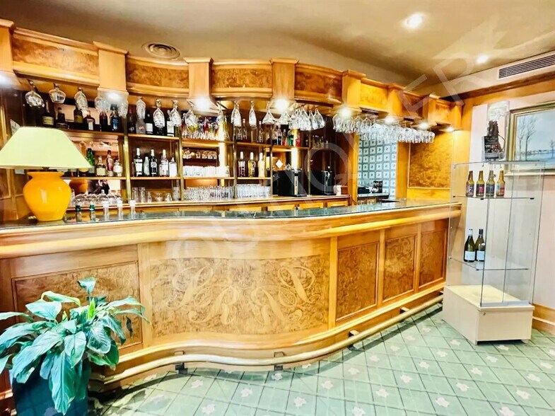 Local commercial dans Gien à vendre - Photo de l’immeuble – Image 3 sur 10