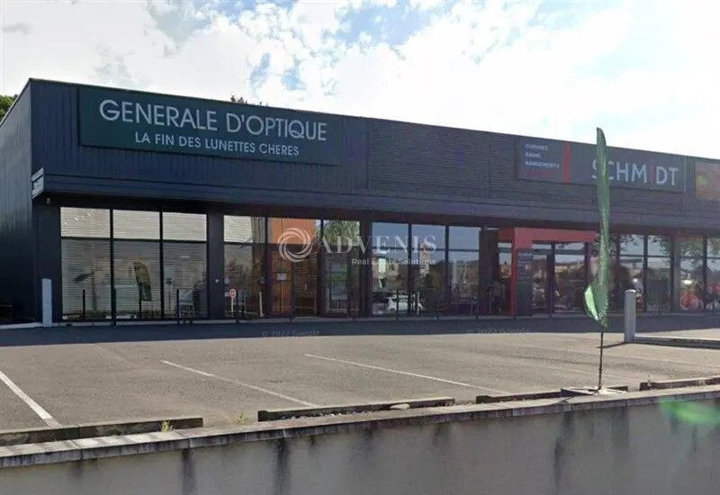Local commercial dans Châteaubernard à louer Photo de l’immeuble– Image 1 sur 4