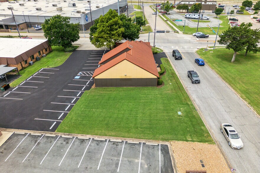 3415 N Loy Lake Rd, Sherman, TX à vendre - Photo de l’immeuble – Image 2 sur 10