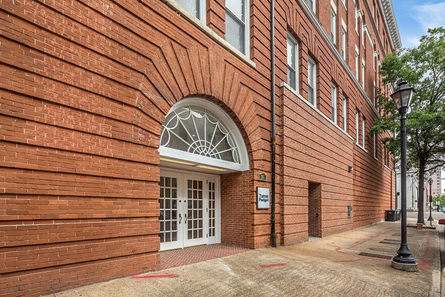 702 Broad St, Augusta, GA à louer - Photo de l’immeuble – Image 2 sur 10