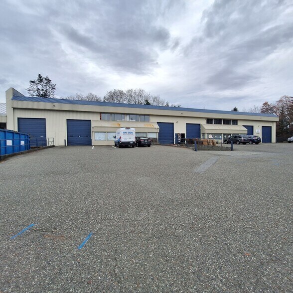 690 Comox Rd, Nanaimo, BC à louer - Photo de l’immeuble – Image 1 sur 1