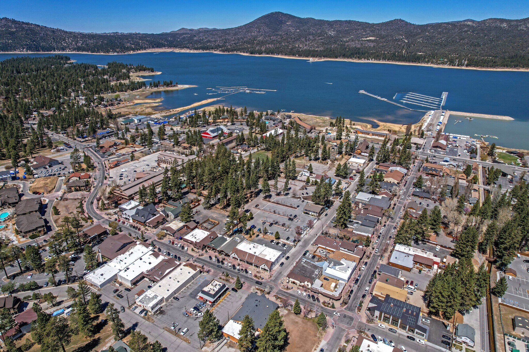 40728 Village Dr, Big Bear Lake, CA à vendre Photo de l’immeuble– Image 1 sur 43