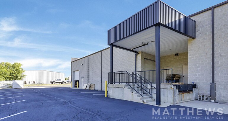 6361 Nicholas Dr, Columbus, OH à louer - Photo de l’immeuble – Image 2 sur 4