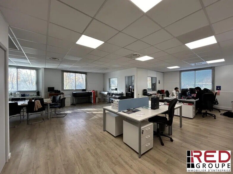 Bureau dans Le Tholonet à louer - Photo de l’immeuble – Image 1 sur 5