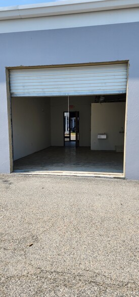 3035-3099 PS Business Center Dr, Woodbridge, VA à louer - Photo de l’immeuble – Image 3 sur 13