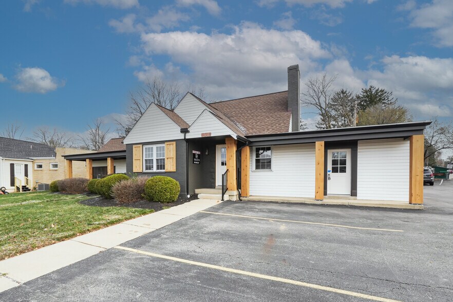 40 Southmoor Cir NE, Kettering, OH à vendre - Photo de l’immeuble – Image 2 sur 6