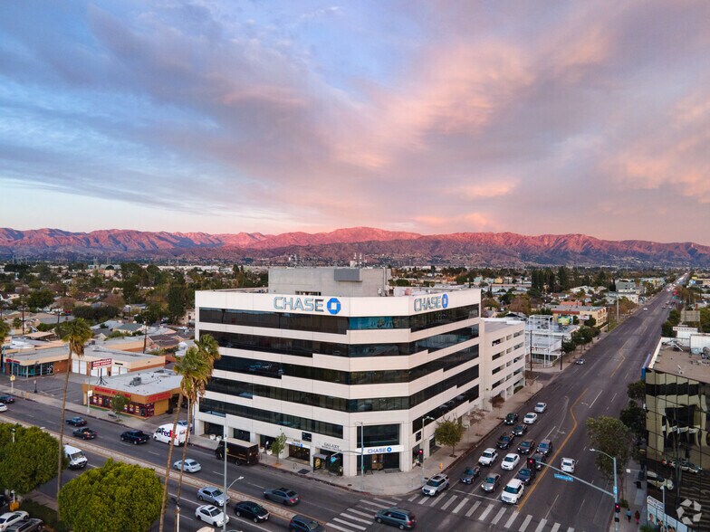6400 Laurel Canyon Blvd, North Hollywood, CA à louer - Aérien – Image 3 sur 4