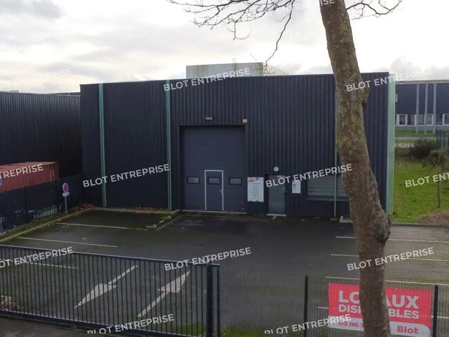 Plus de détails pour Local d'activités à louer