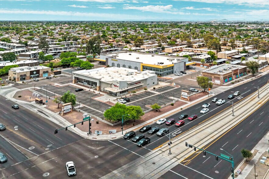 Glendale Plaza - NWC 19th Ave & Glendale portefeuille de 2 biens à vendre sur LoopNet.fr - Photo de l’immeuble – Image 2 sur 13