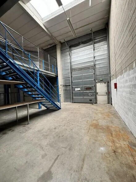 Local d’activités dans Émerainville à louer - Photo intérieure – Image 3 sur 15