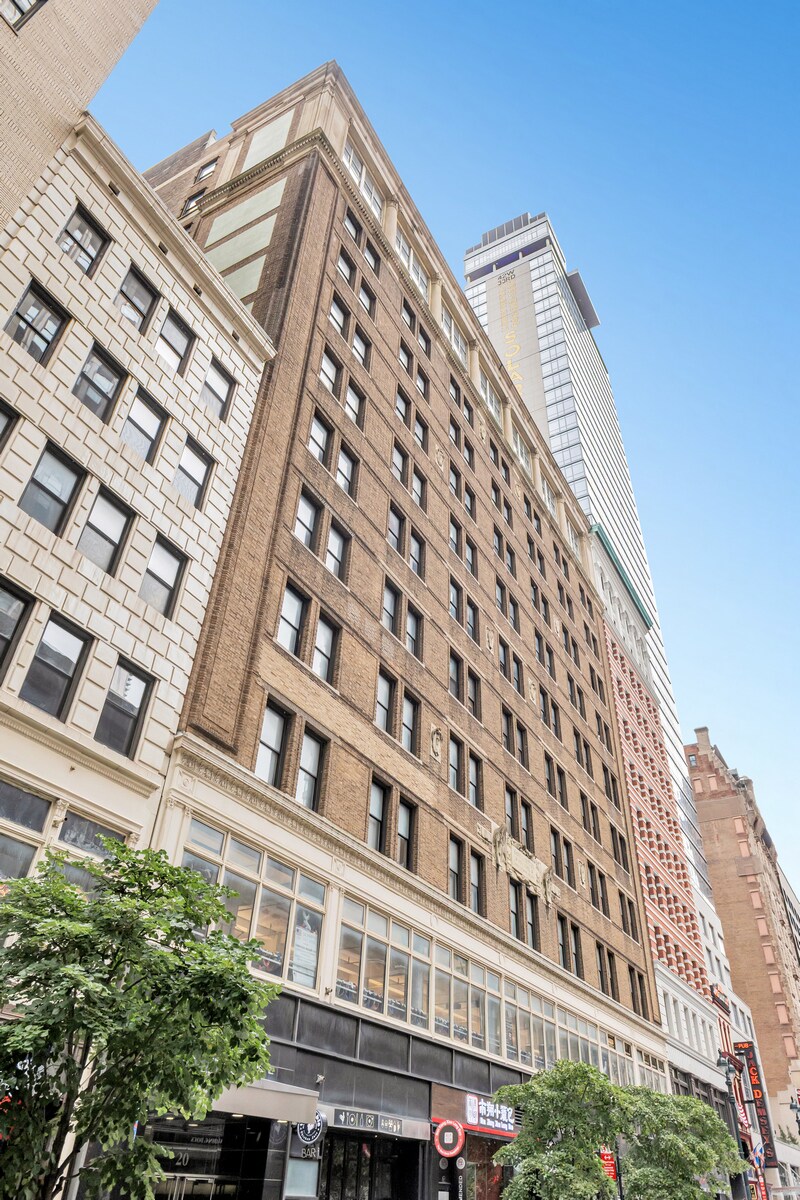 20-28 W 33rd St, New York, NY à louer Photo de l’immeuble– Image 1 sur 6