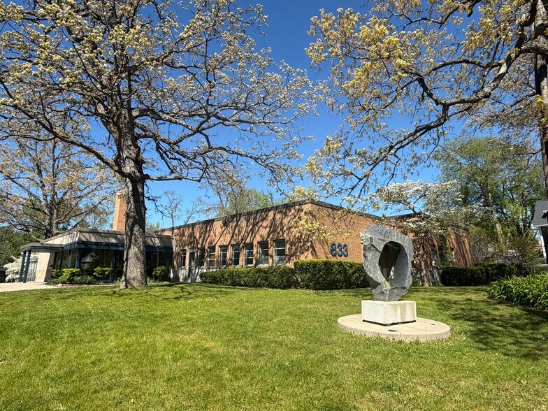 833 Lake Dr SE, Grand Rapids, MI à vendre - Photo principale – Image 1 sur 25