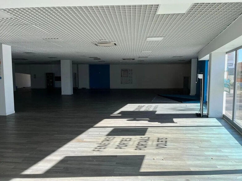 Local commercial dans La Garde à louer - Photo intérieure – Image 2 sur 6