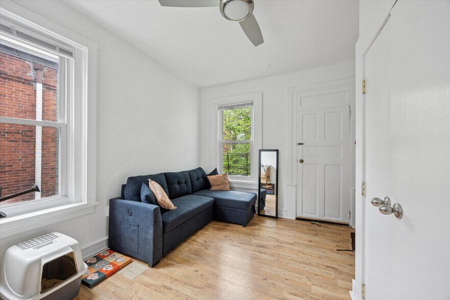 222 Buckingham Pl, Philadelphia, PA à vendre - Photo intérieure – Image 3 sur 8
