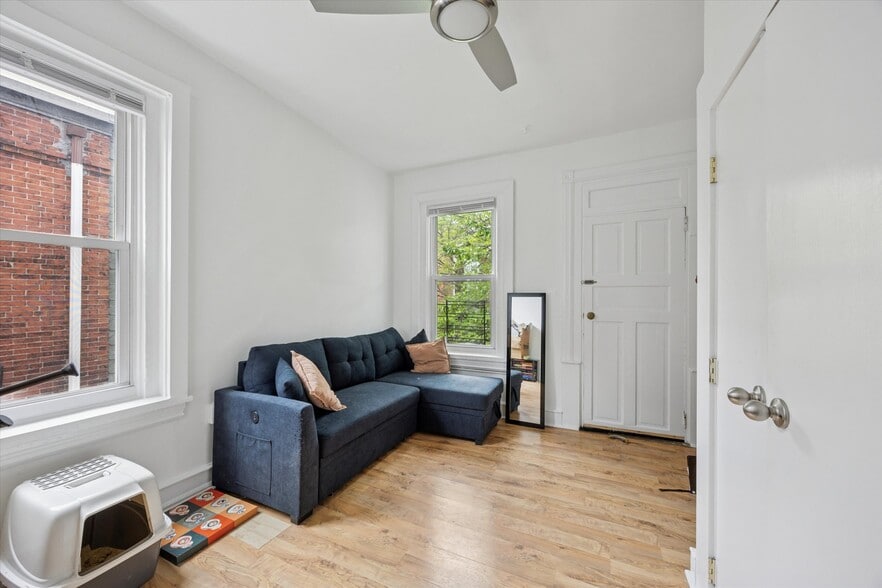 222 Buckingham Pl, Philadelphia, PA à vendre - Photo intérieure – Image 2 sur 8