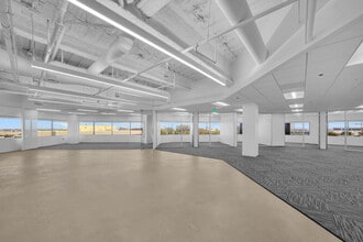 1301 Dove St, Newport Beach, CA à louer Photo de l’immeuble– Image 2 sur 2