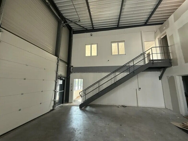 Local d’activités dans Beauvais à louer - Photo intérieure – Image 2 sur 8