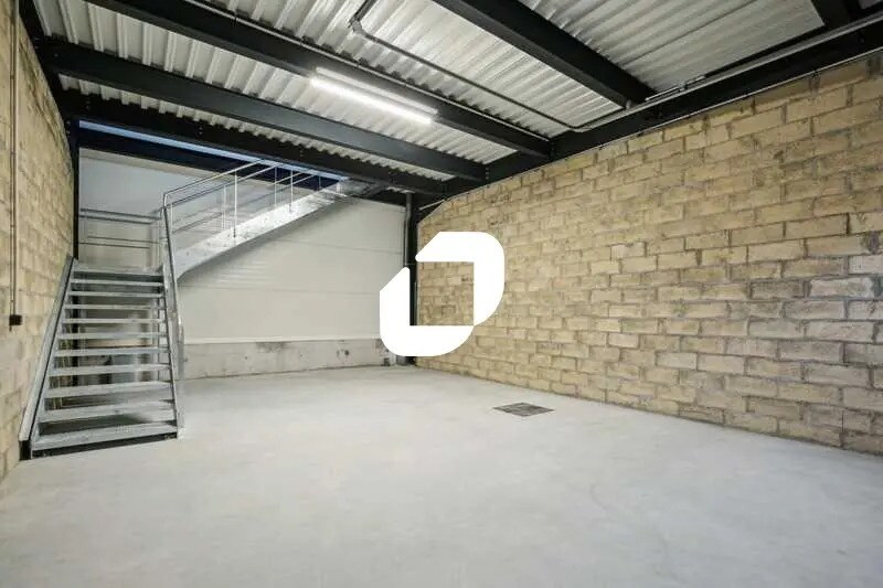 Local d’activités dans Épinay-sur-Seine à louer - Photo de l’immeuble – Image 2 sur 14